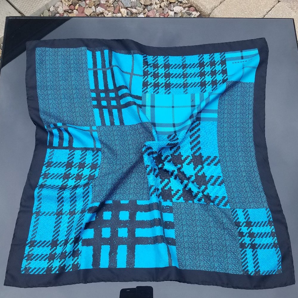 BURBERRY Plaid 100% Silk Square Scarf